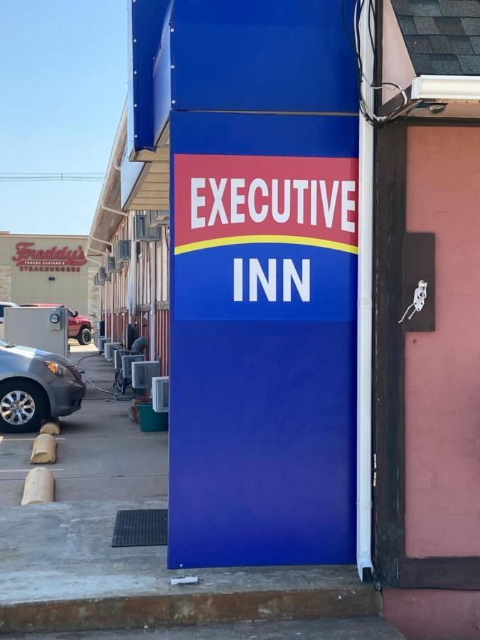 Executive Inn McPherson エクステリア 写真