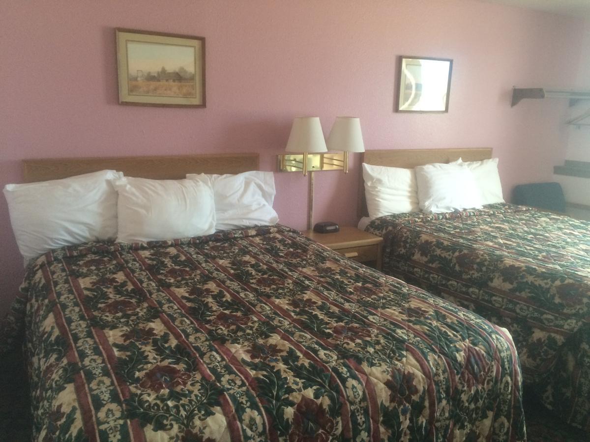 Executive Inn McPherson エクステリア 写真