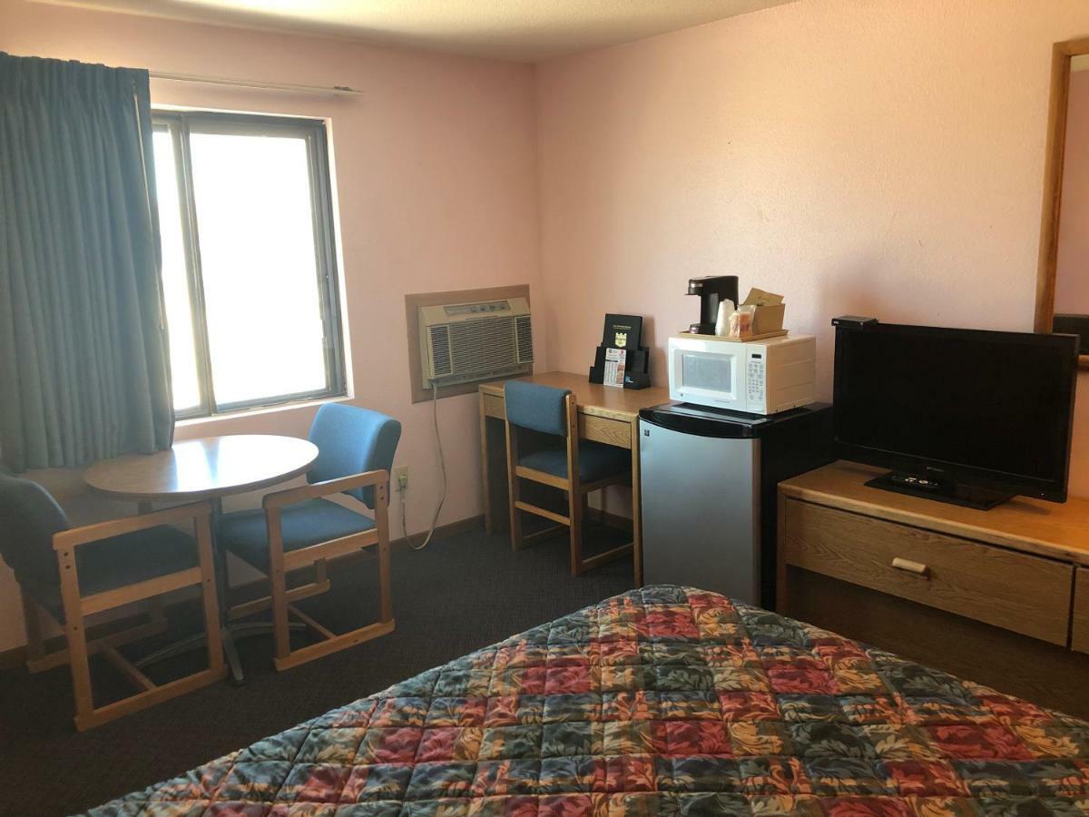 Executive Inn McPherson エクステリア 写真